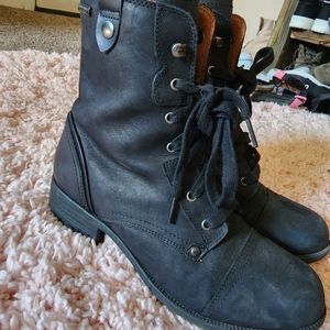 Like-new Cobb hill boots